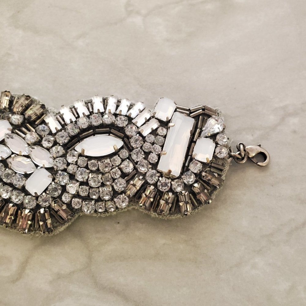 ✨ Stella and Dot Gala Gray Fabric Rhinestone Crystal Cluster Statement Bracelet - Picture 6 of 12